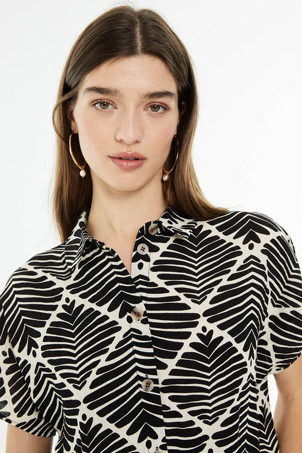 System Action Camisa oversized com estampado geométrica  preto