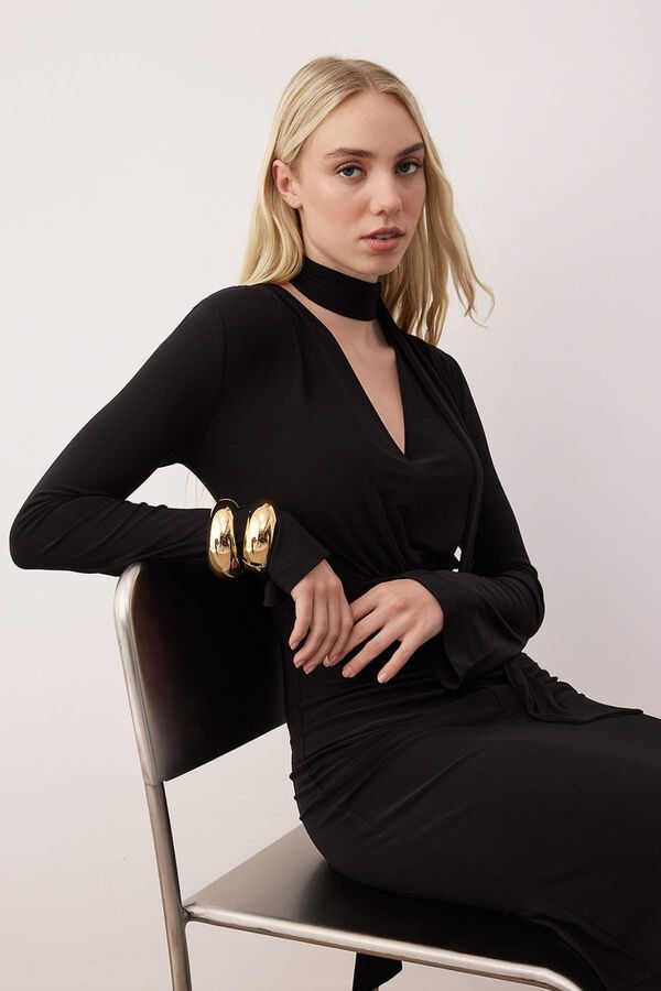 Trendyol Vestido midi com detalhe na gola preto
