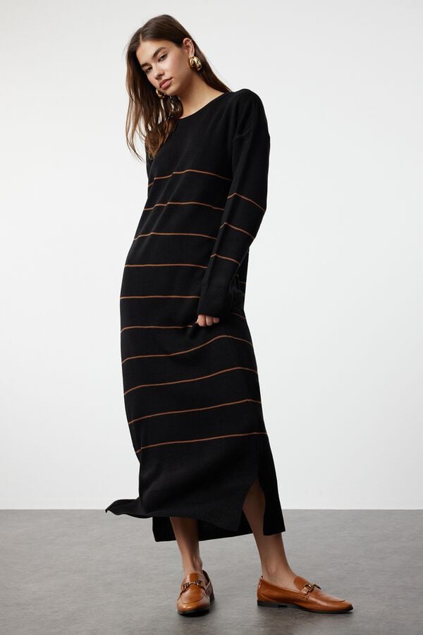 Trendyol Vestido comprido de malha &agrave;s riscas preto