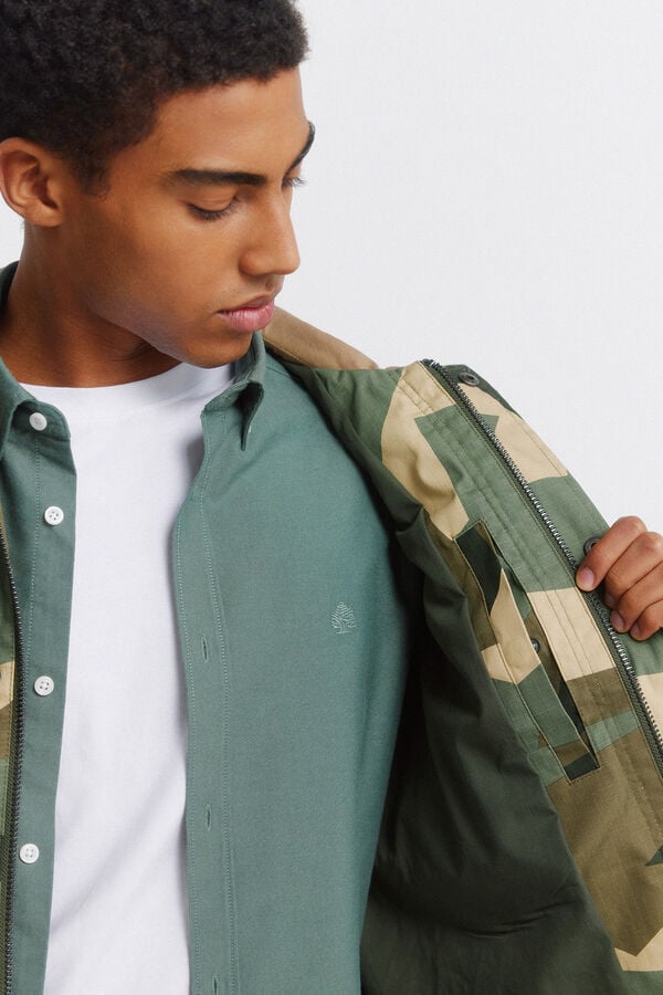 Springfield Parka camuflada gola de contraste Caqui escuro