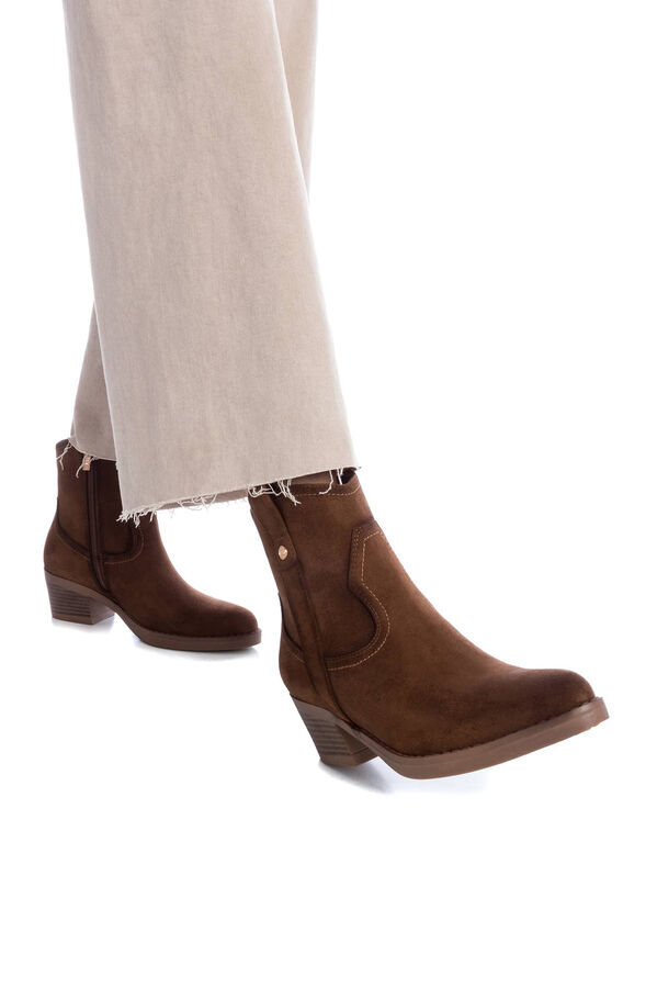 XTI Botim de senhora de camur&ccedil;a em camel  cru