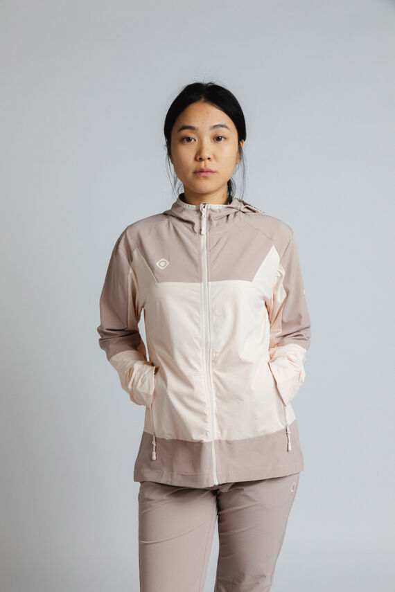 Chaqueta ligera con capucha