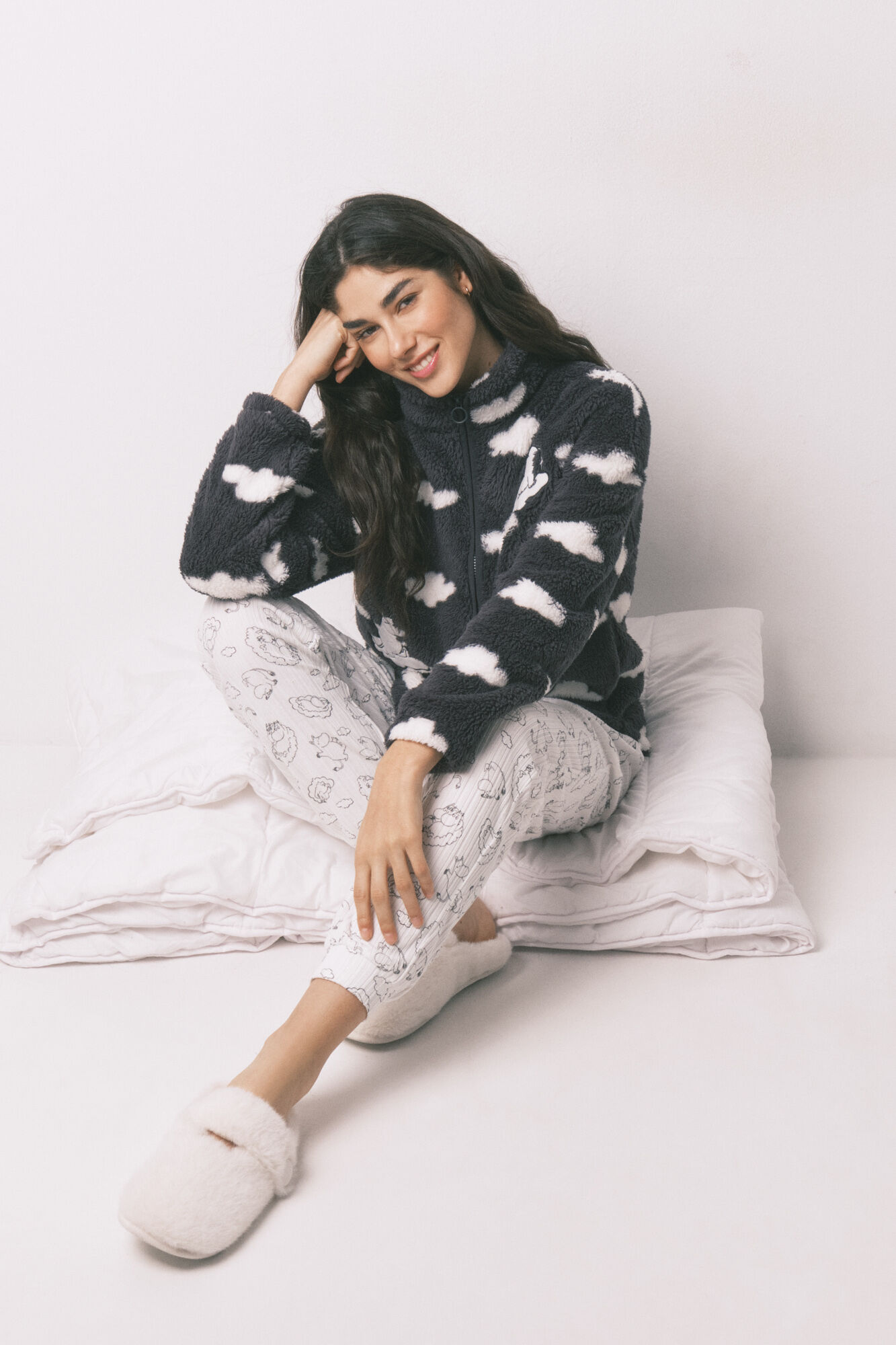 Women'secret Bata curta em polar estampado de nuvens Moomin cinza