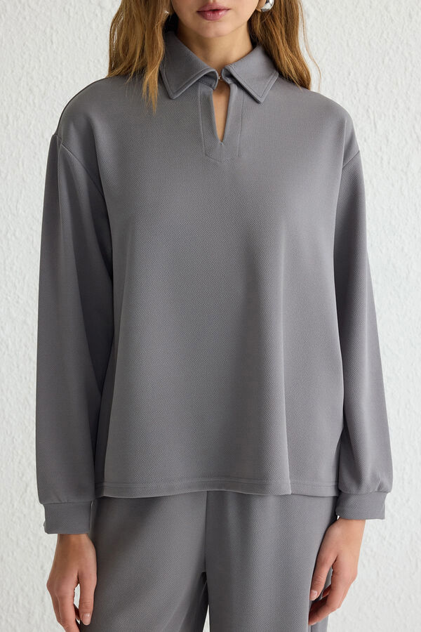 Trendyol Top de blusa e calça gola polo cinza  cinzento