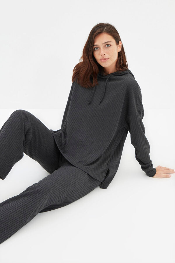 Trendyol Conjunto de pijama de malha canelada com capuz antracite  cinzento