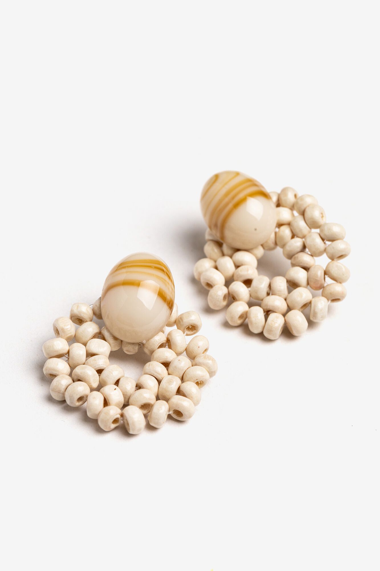 Vilanova Brincos ovalados de contas de madeira