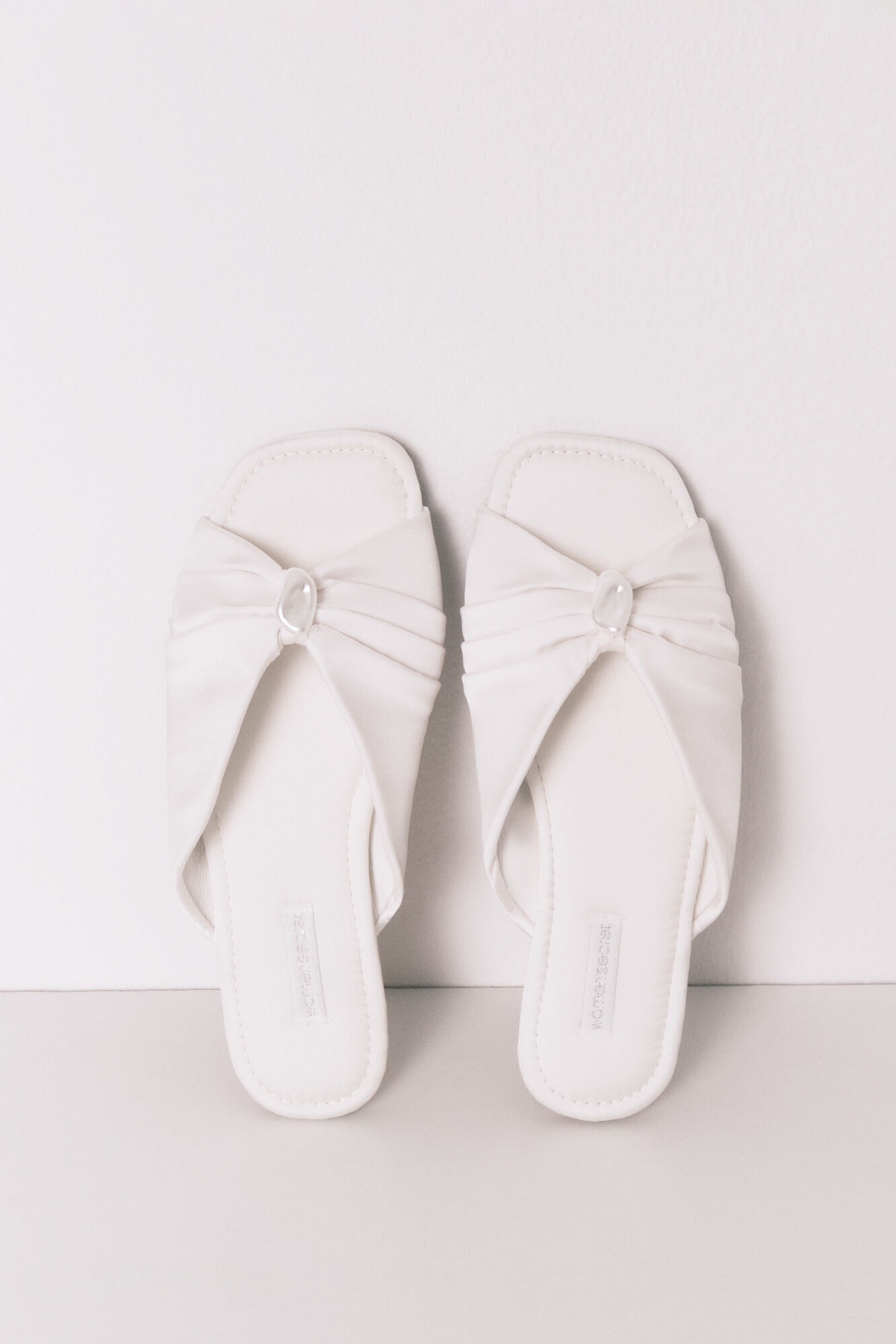 Women'secret Zapatillas casa sat&eacute;n blancas