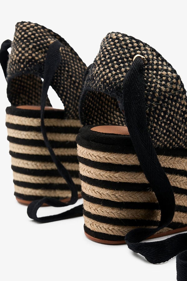 Popa Sand&aacute;lia cunha baixa Valdes em camur&ccedil;a preto