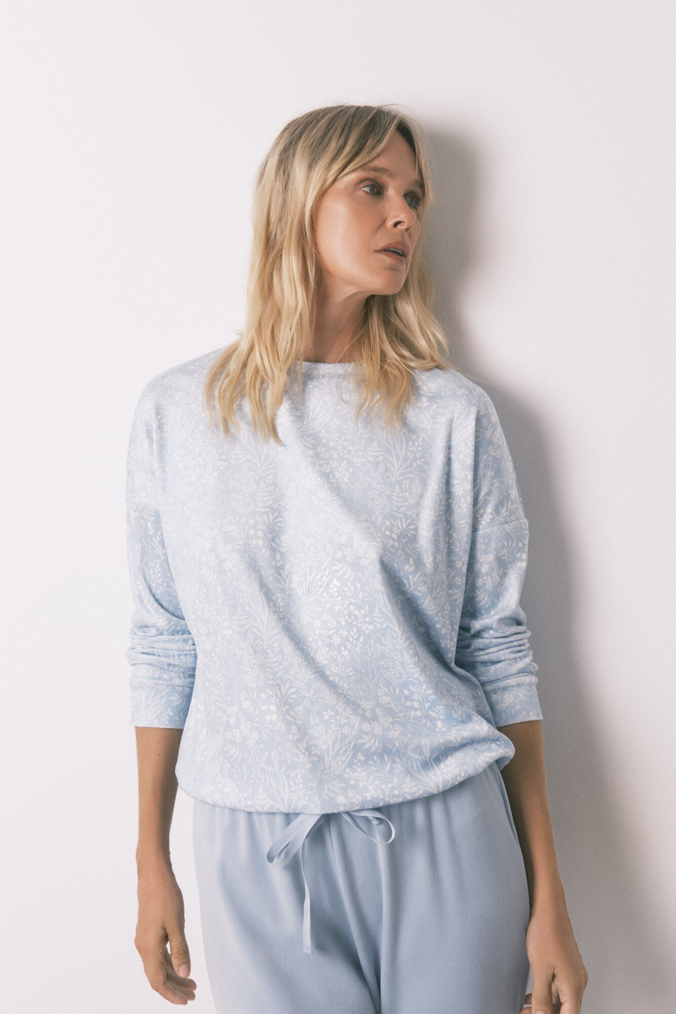 Women'secret Pijama largo terciopelo brillo flores azul