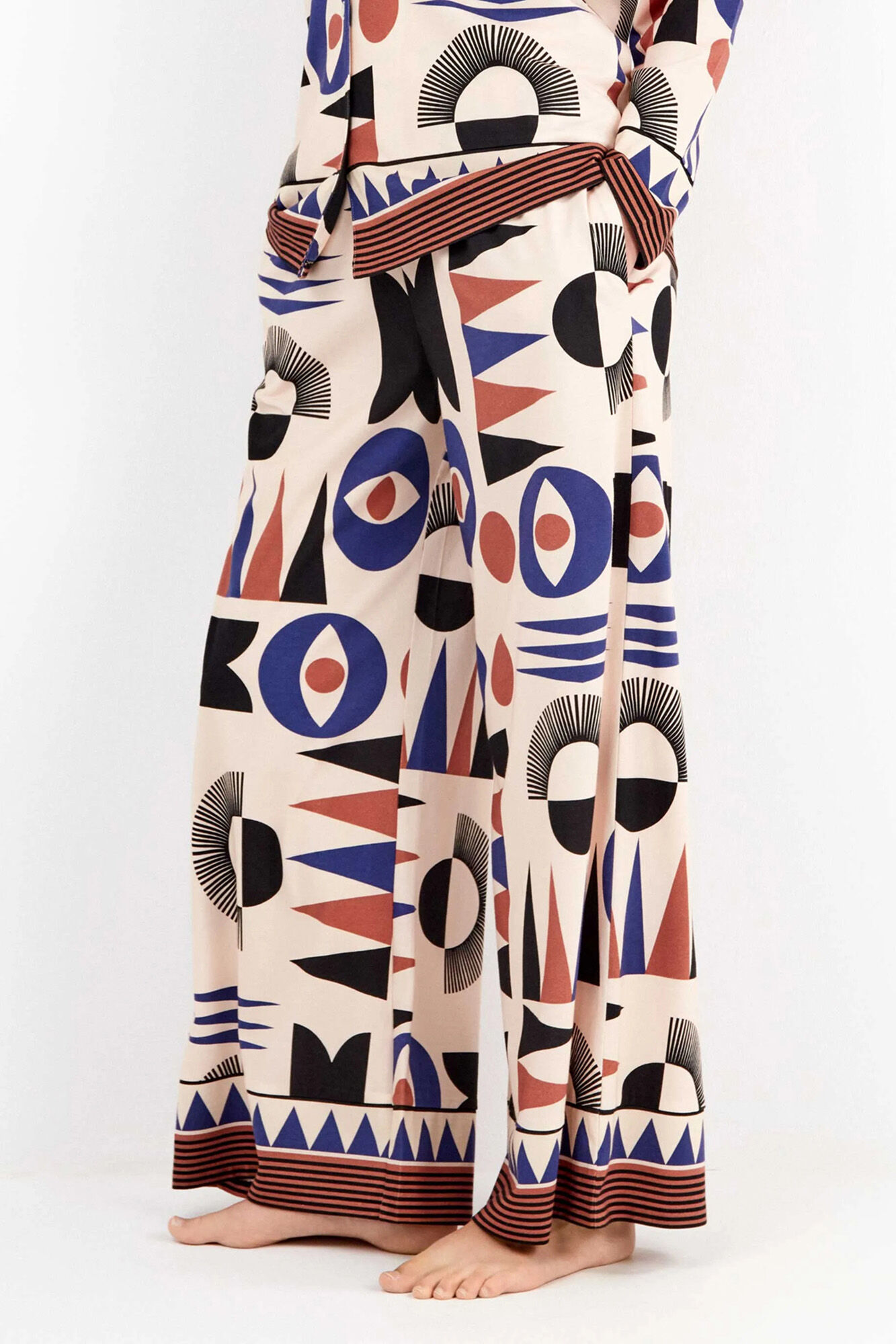 Gisela Pantal&oacute;n largo motivos geom&eacute;tricos