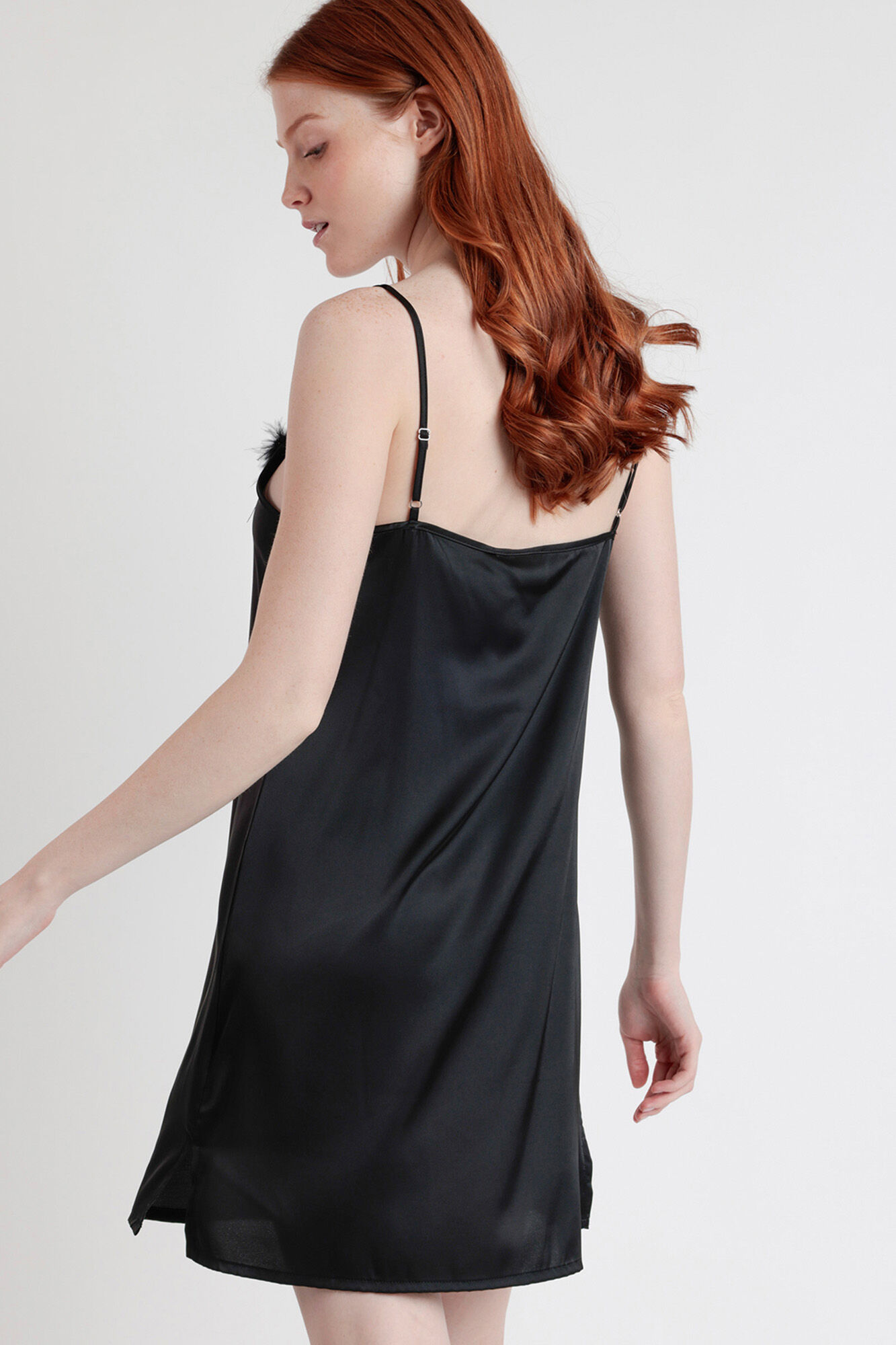 Admas Camisa de dormir de cetim com detalhe de plumas de marabu luxo