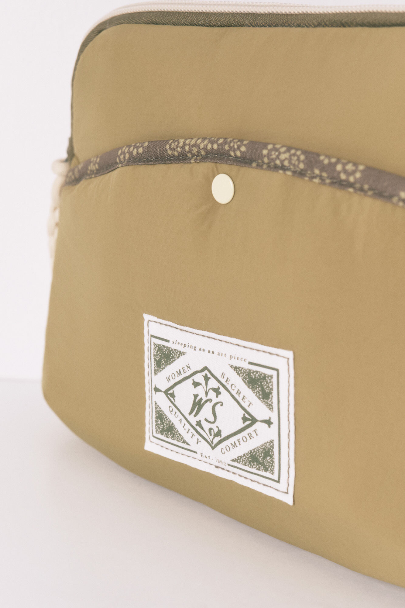 Women'secret N&eacute;cessaire m&eacute;dio estampado de flores verde vivo