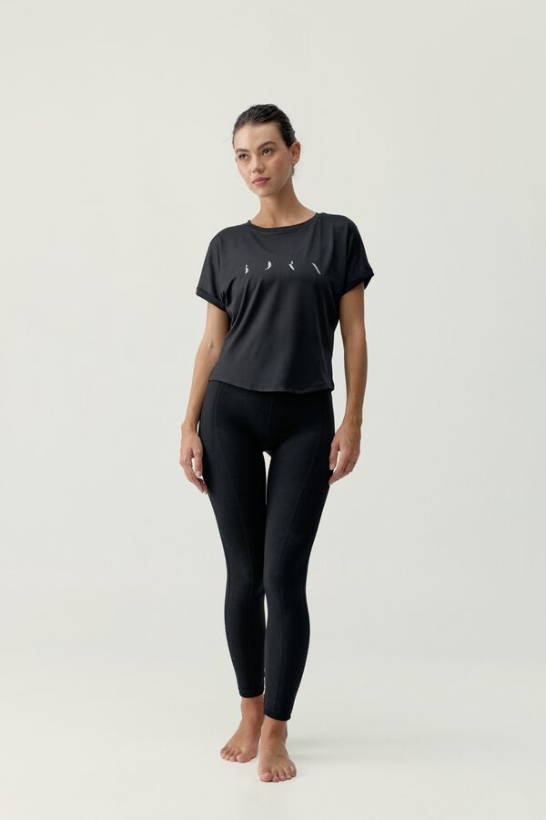 Born Living Yoga T-shirt Azami preta preto