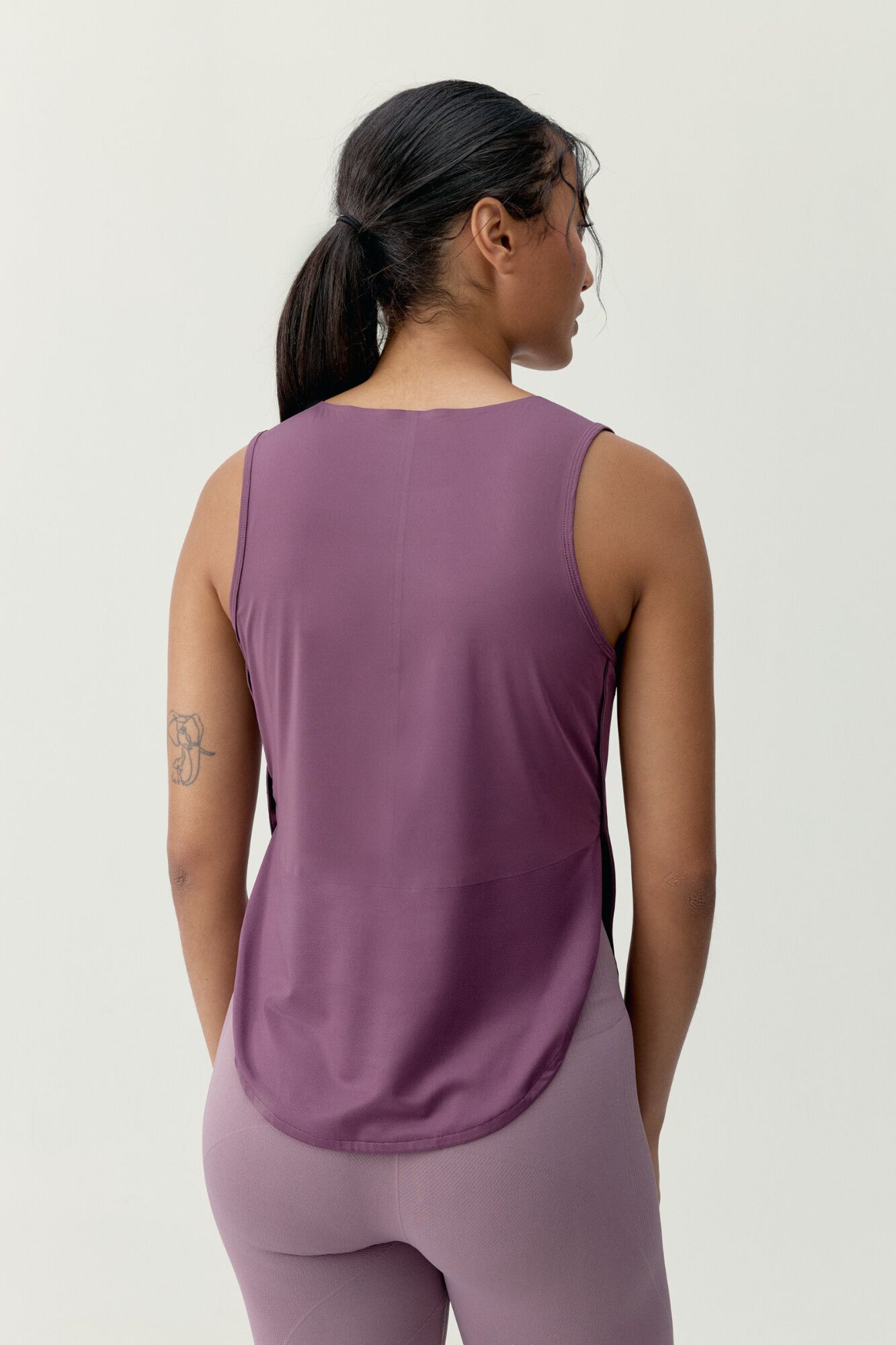 Born Living Yoga T-shirt Caliope
