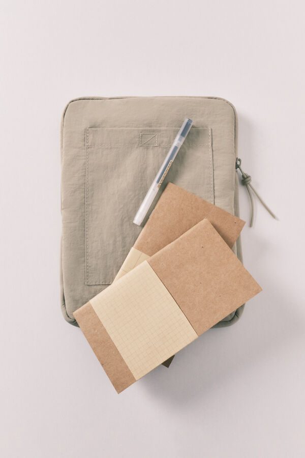 Women'secret Capa tablet acolchoada com logo verde verde