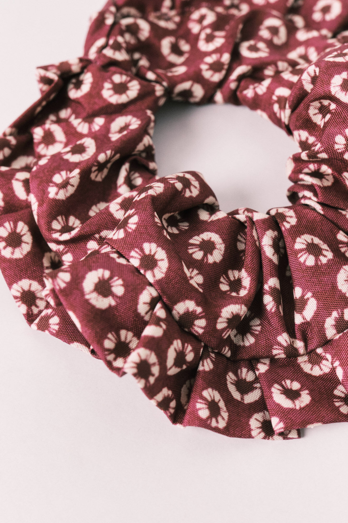 Women'secret El&aacute;stico de cabelo estampado flores gren&aacute;