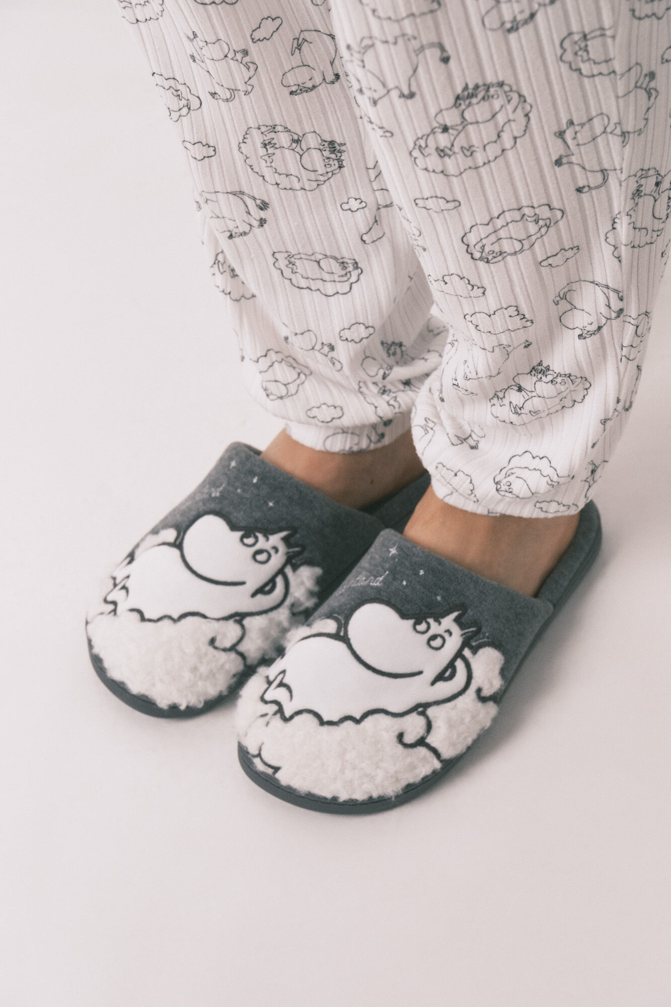 Women'secret Zapatillas casa borreguito gris Moomin