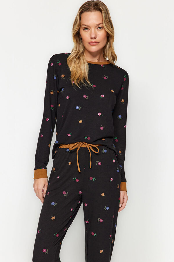 Trendyol Conjunto pijama jogger negro estampado floral&nbsp;&nbsp; negro