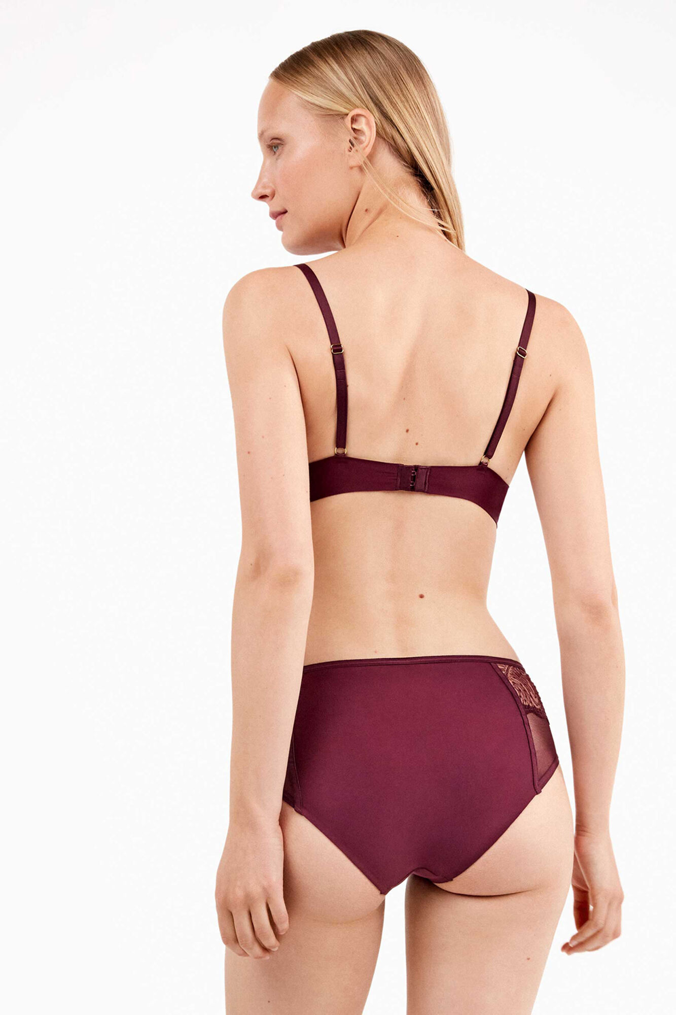 Gisela Cuequinha larga com detalhes transparentes