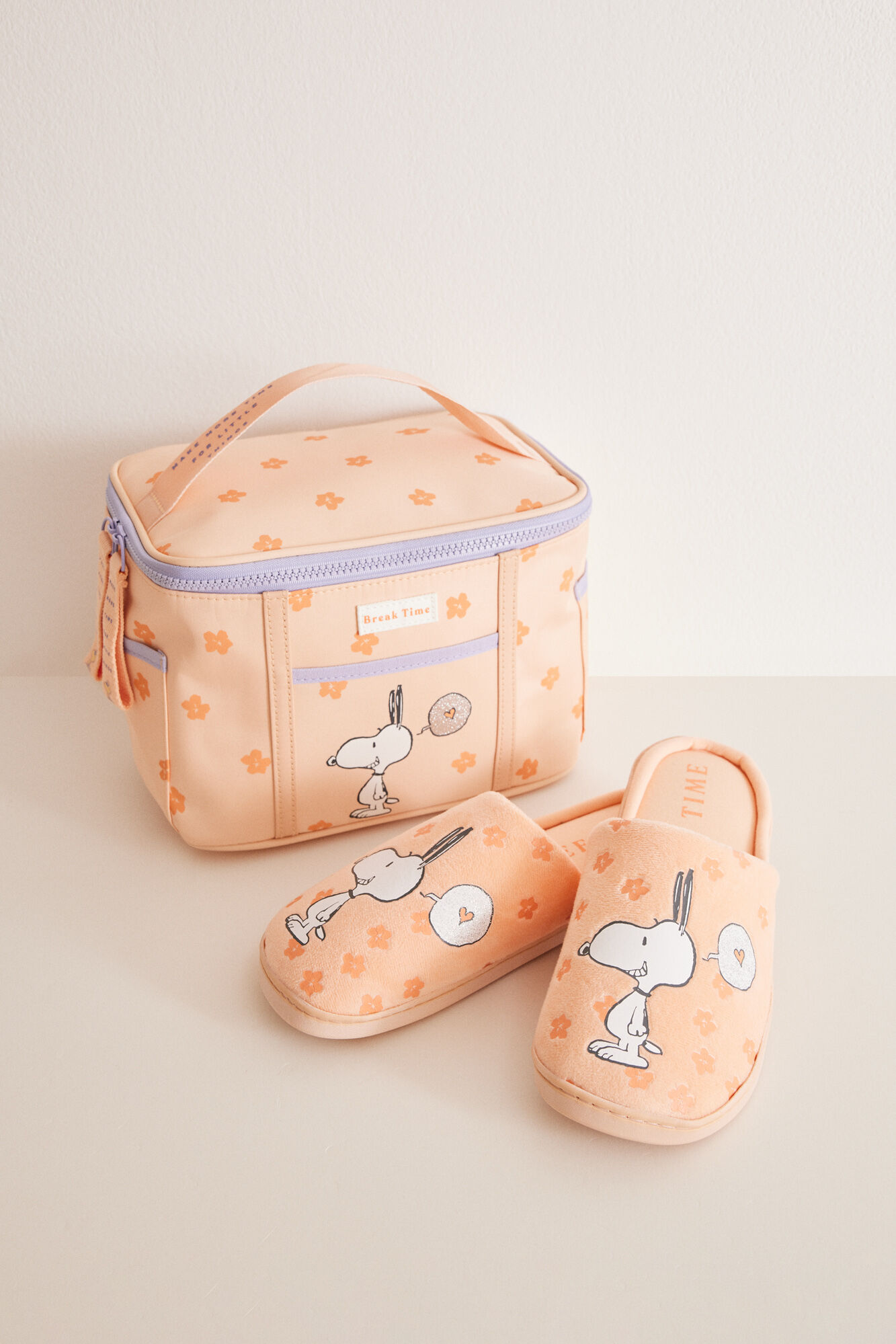 Large orange Snoopy vanity case Women s accessories Cortefiel