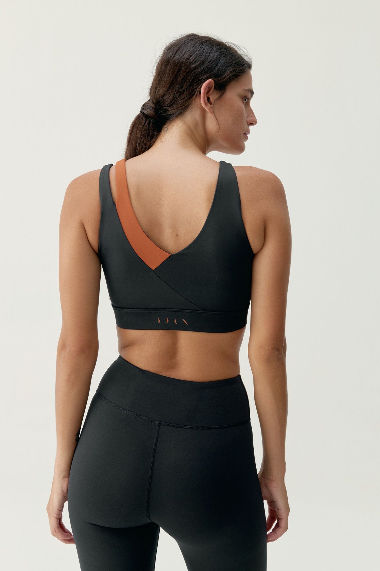 Born Living Yoga Top Omkara preto/Bombay