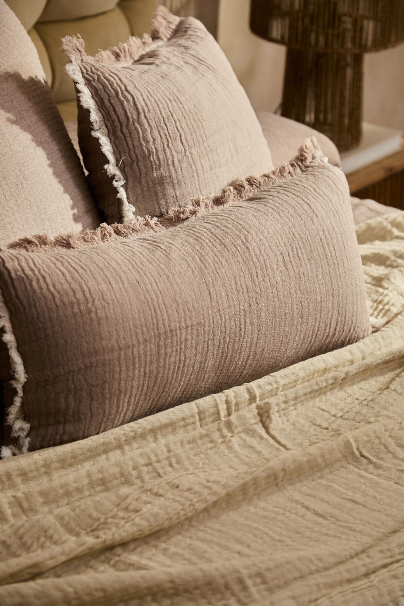 Calma House Capa de almofada retangular de musselina de algod&atilde;o em tons de pedra