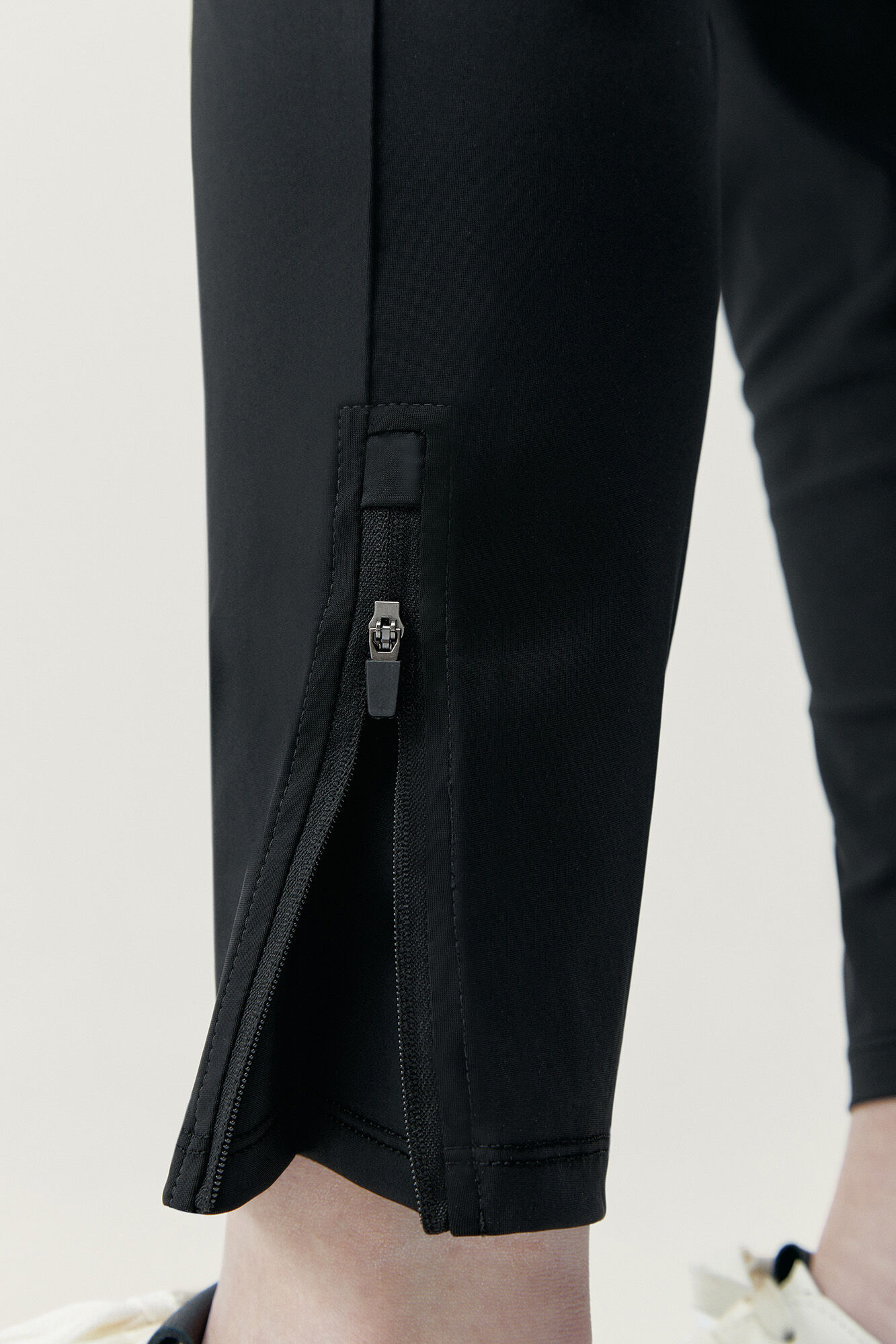 Born Living Yoga Cal&ccedil;a jogger desportiva Airla Black