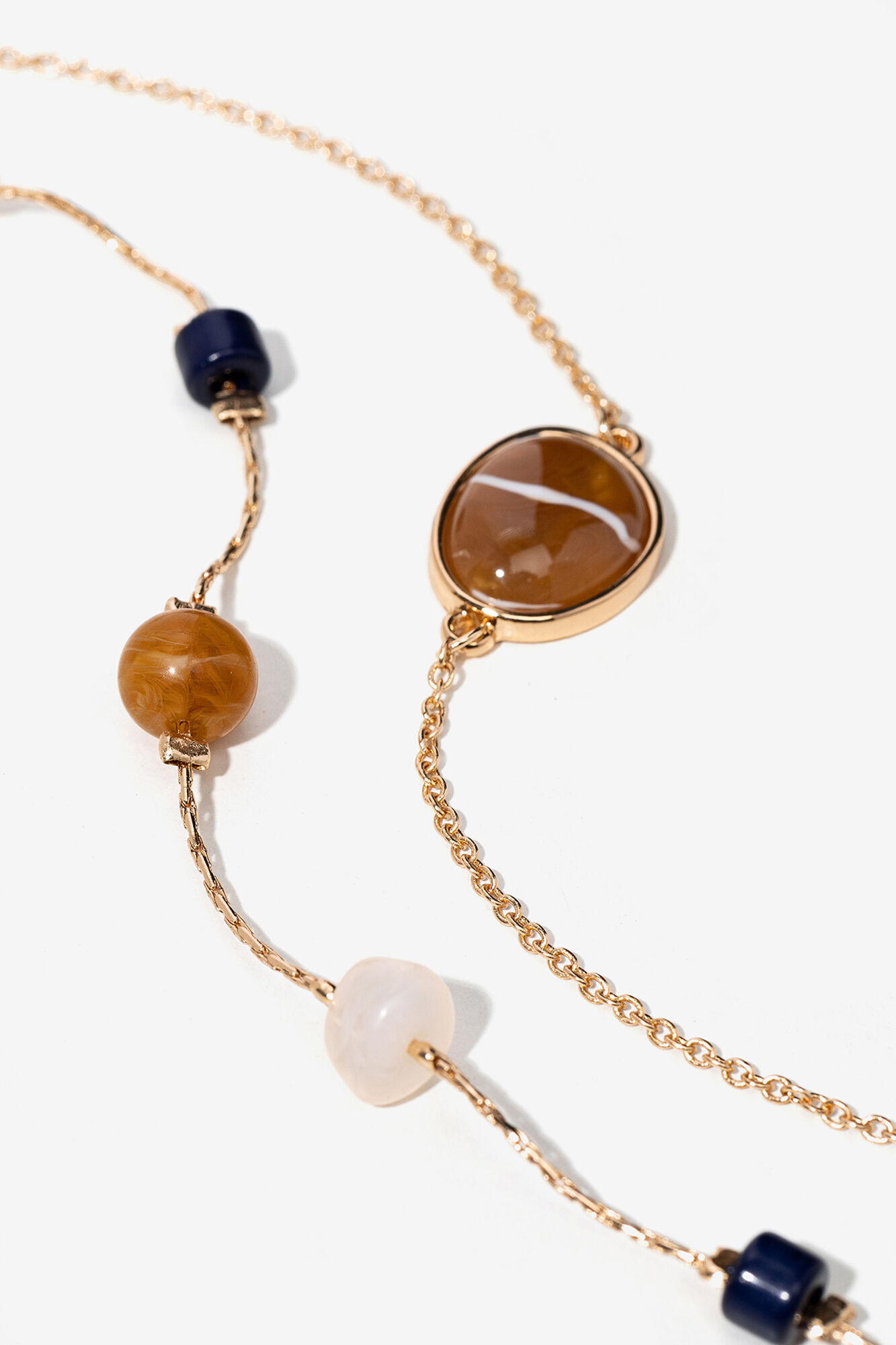 Vilanova Pack de duas pulseiras met&aacute;licas com aplica&ccedil;&otilde;es e contas acr&iacute;licas. Fechos ajust&aacute;veis.