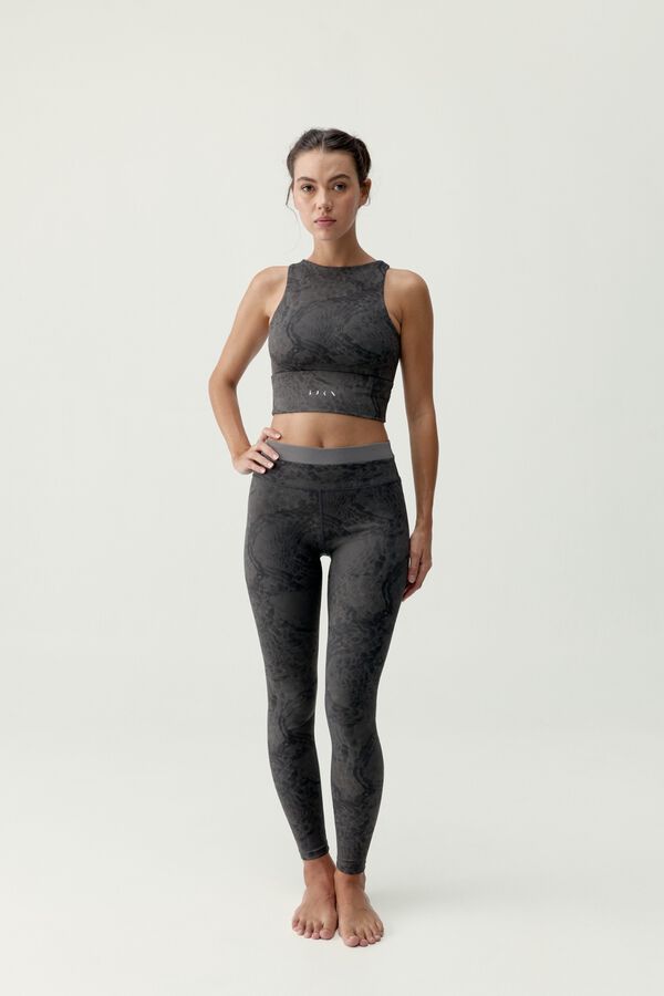 Born Living Yoga Top Vis&oacute;n Ember cinzento