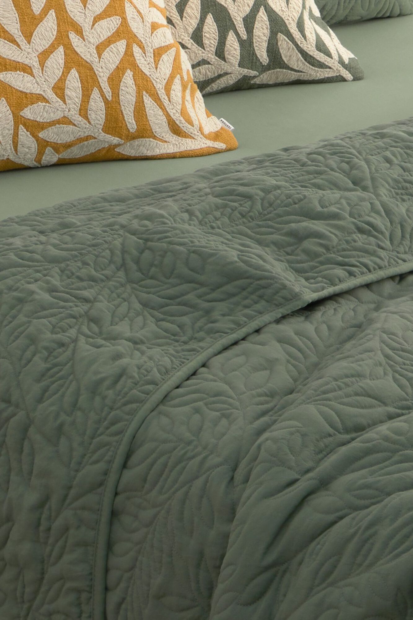 Textura Edred&atilde;o revers&iacute;vel com bolinhas bordadas