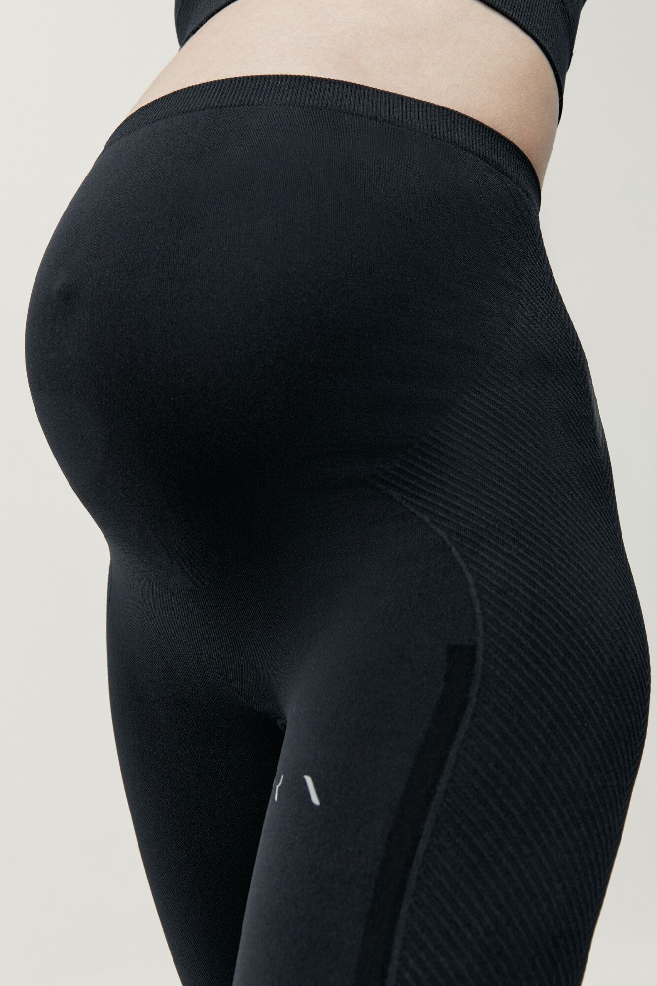 Born Living Yoga Leggings Mommy Line pretos