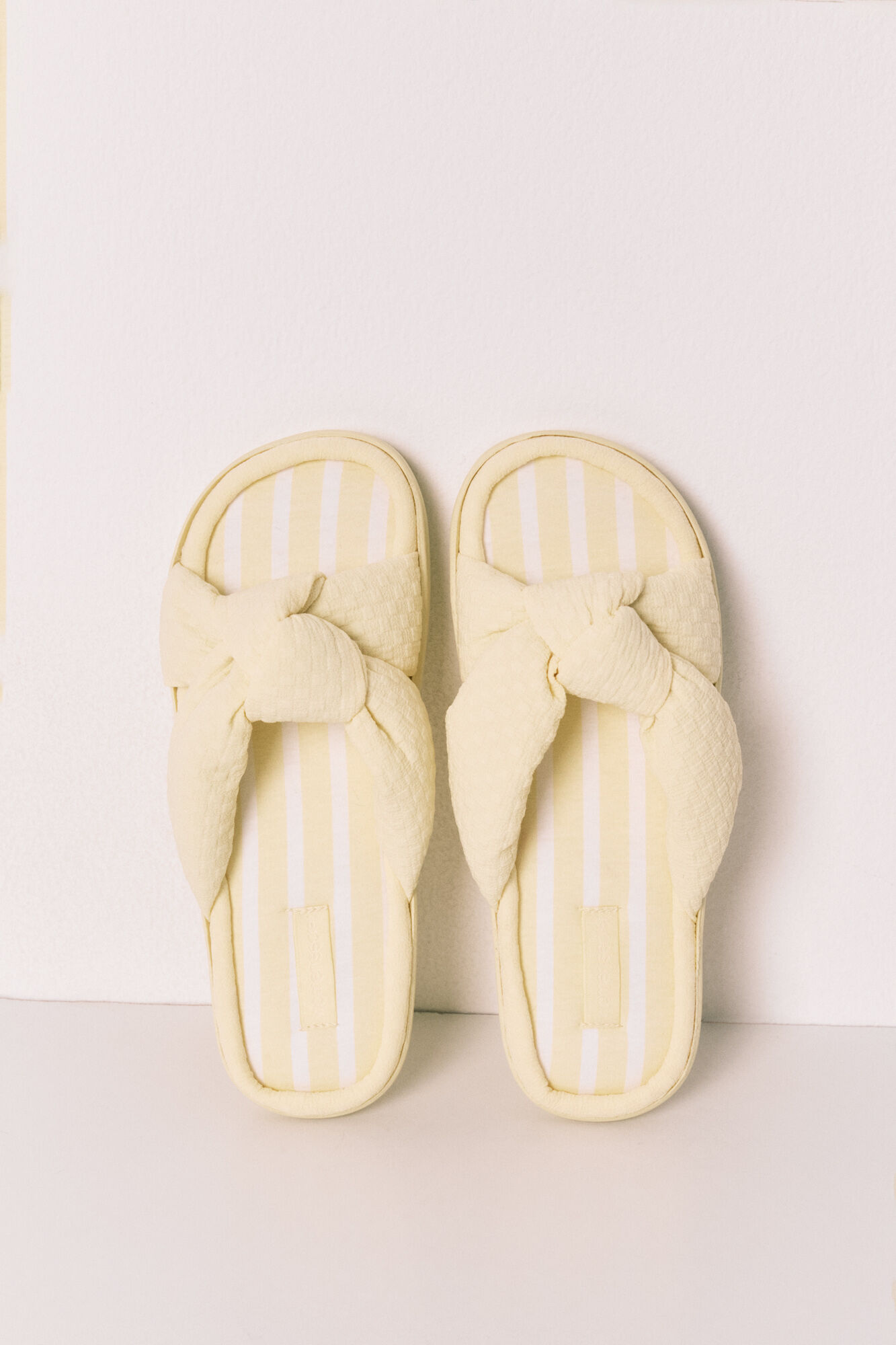 Women'secret Chinelos de quarto com la&ccedil;ada volumosa amarelo