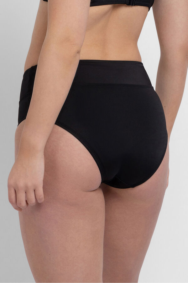 Dorina Cueca completa Togo mago preto