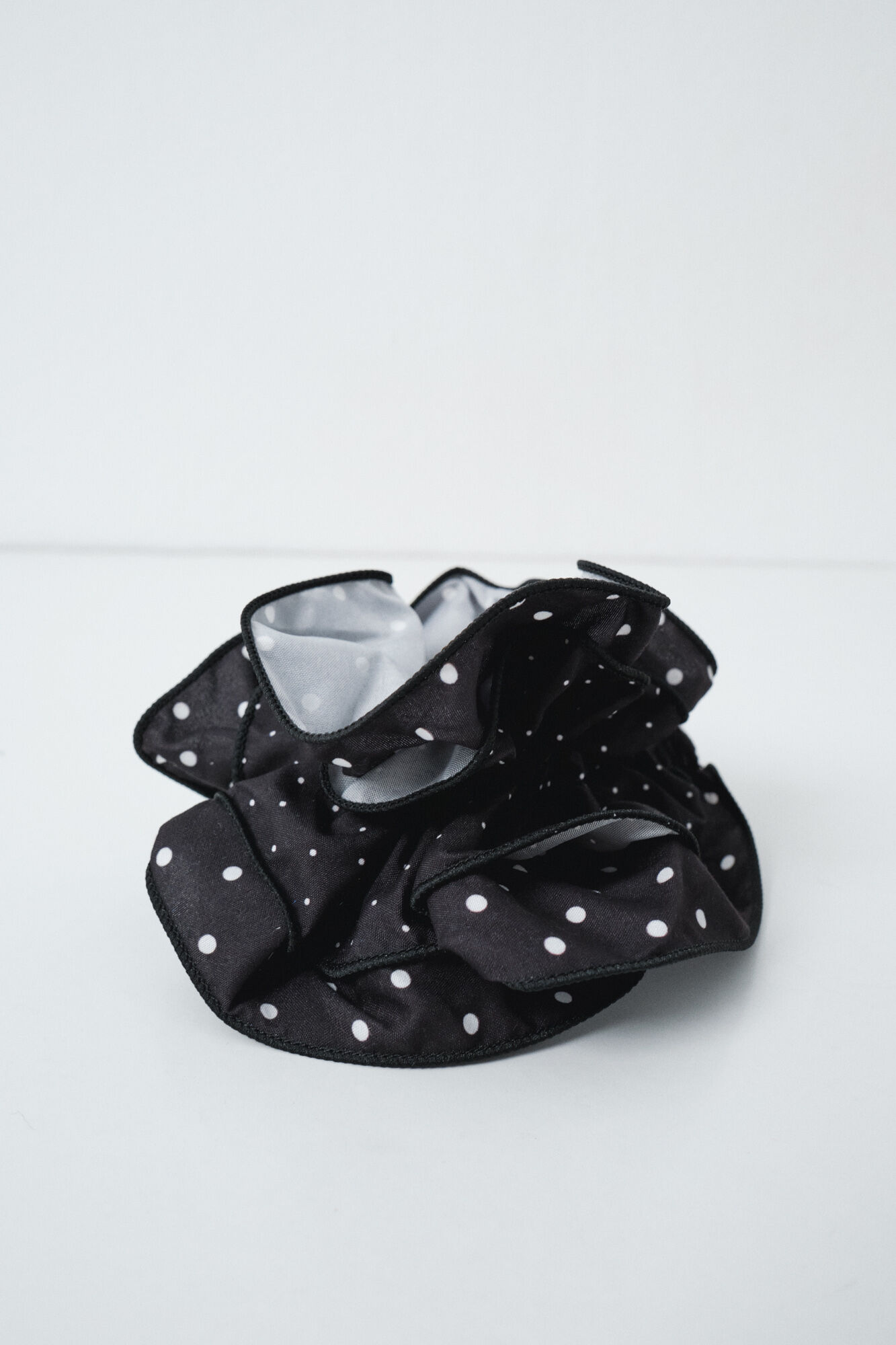 Women'secret Maxi scrunchie de bolinhas branco e preto