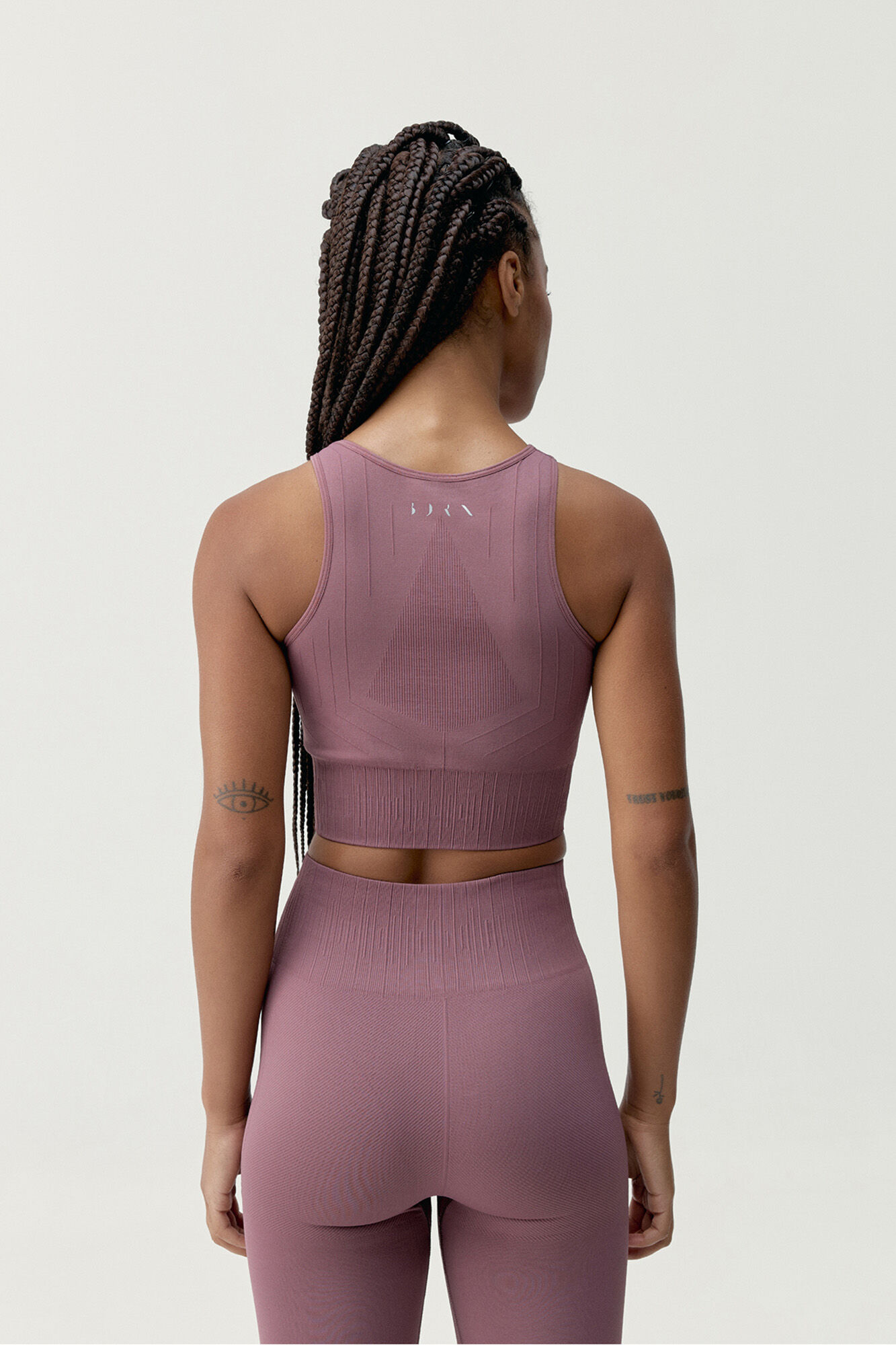 Born Living Yoga Soutien desportivo top Nawal Deep Rose