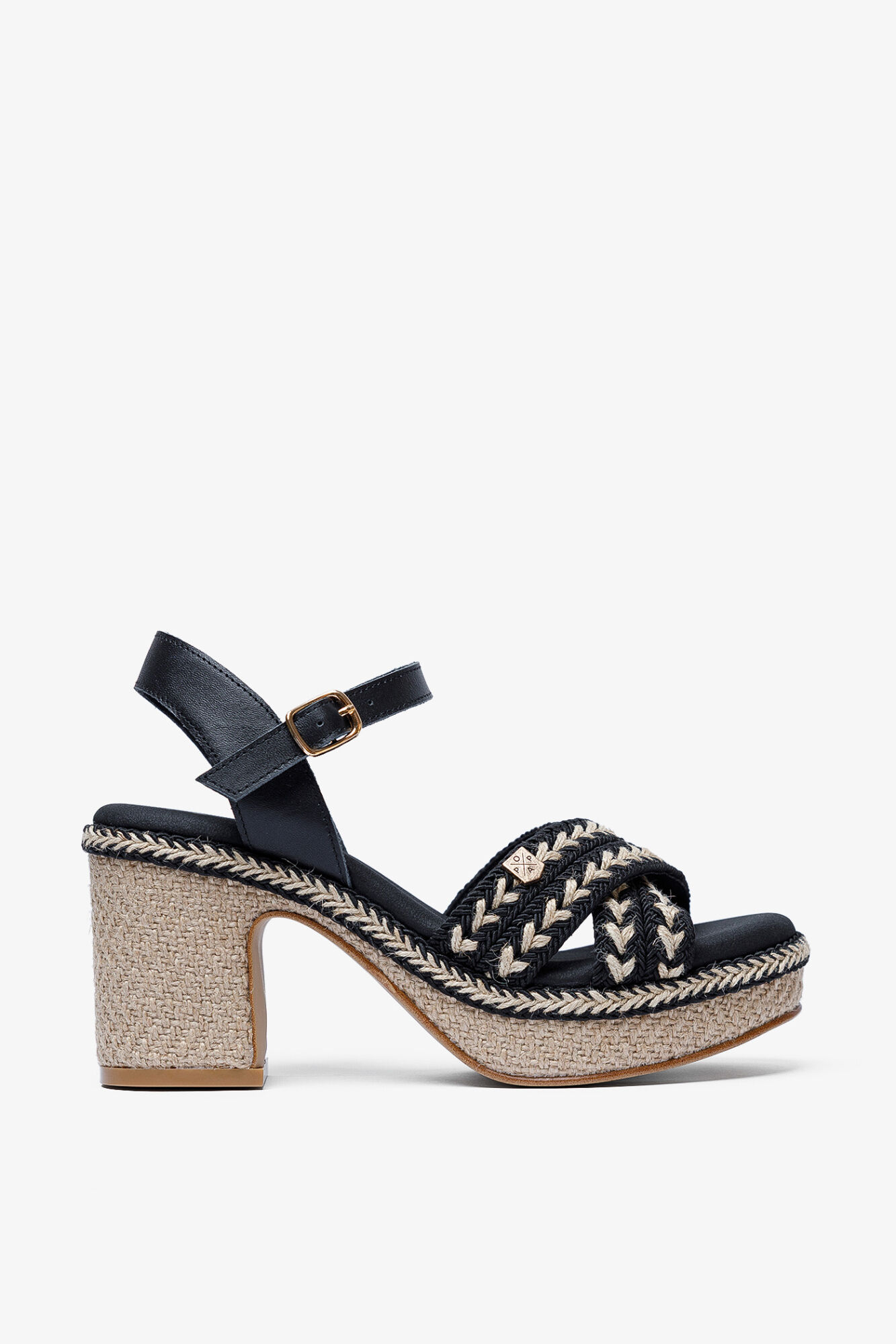 Popa Sand&aacute;lia cunha Melia em juta