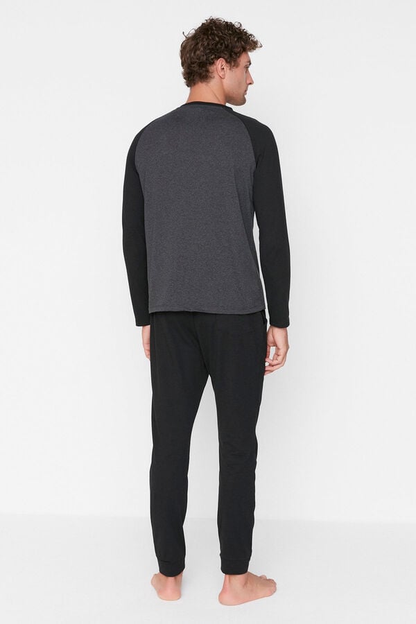 Trendyol Conjunto de pijama de corte regular com estampado preta e antracite e mangas raglan  estampado