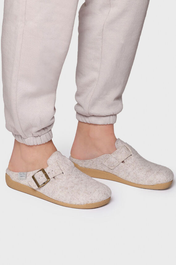 Zapatilla Tipo Zueco Para Mujer En Fieltro