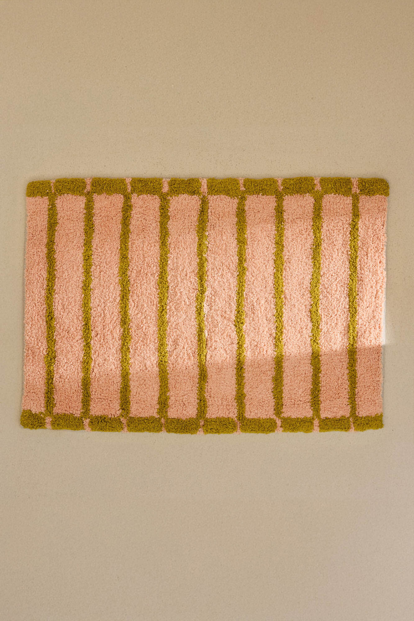 Calma House Alfombra de ba&ntilde;o a rayas rosas Saturno 50x70