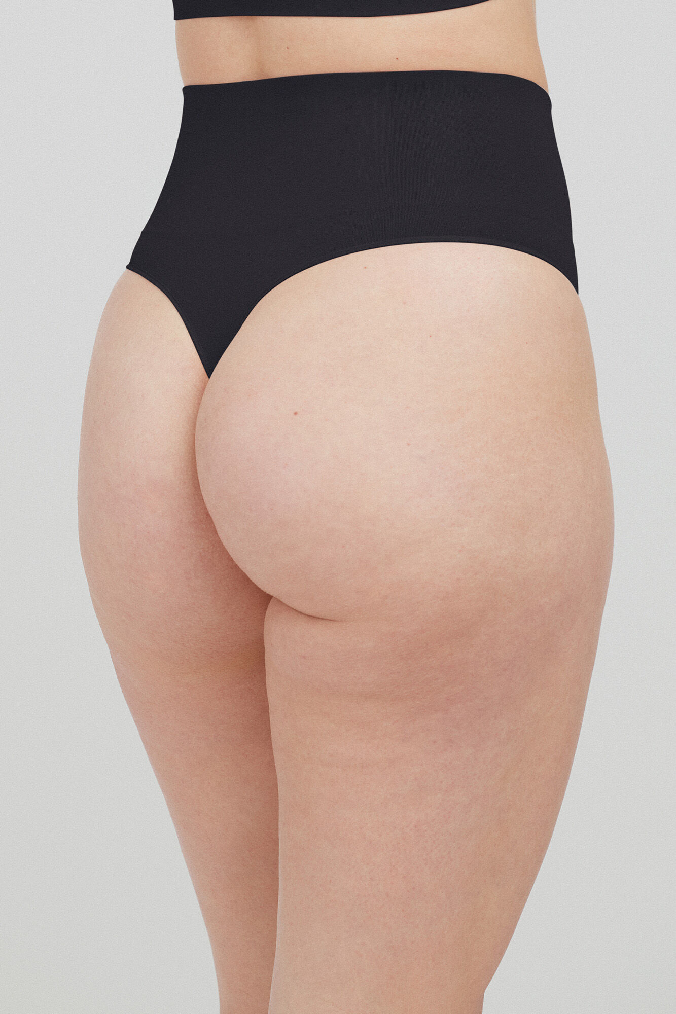 Spanx Tanga modelante de cintura alta nylon reciclado