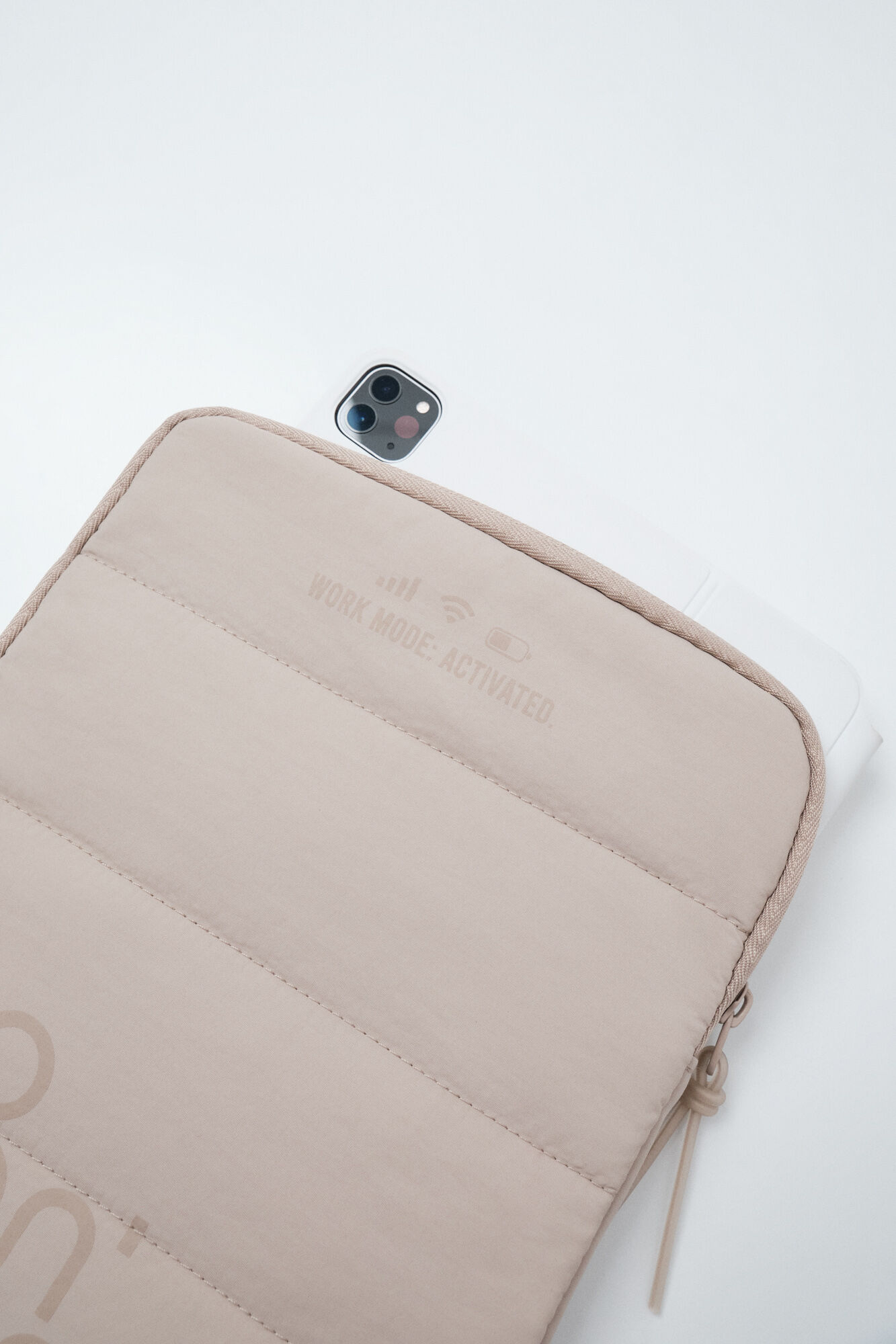 Women'secret Capa para tablet acolchoada bege