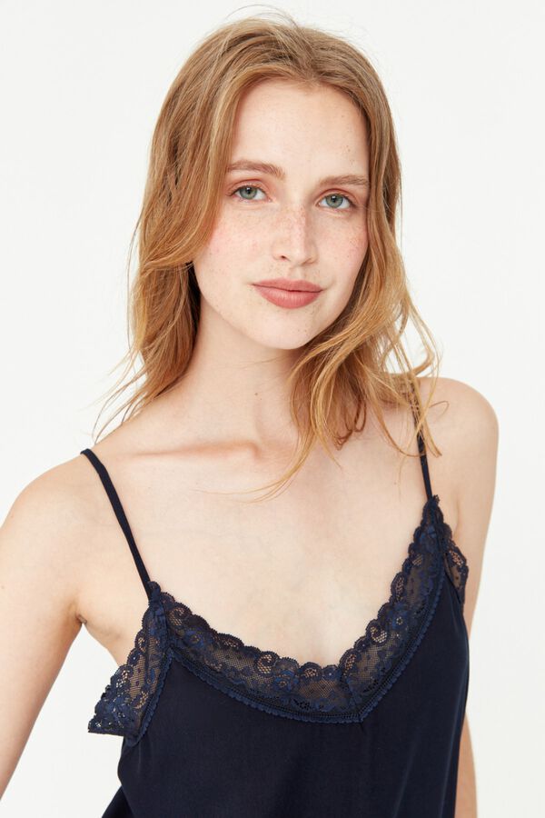 Trendyol Camis&oacute;n lencero con detalle de encaje azul