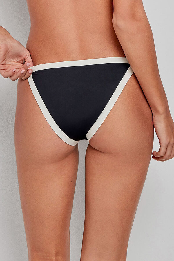 Gisela Braga bikini cl&aacute;sica negra ribete negro