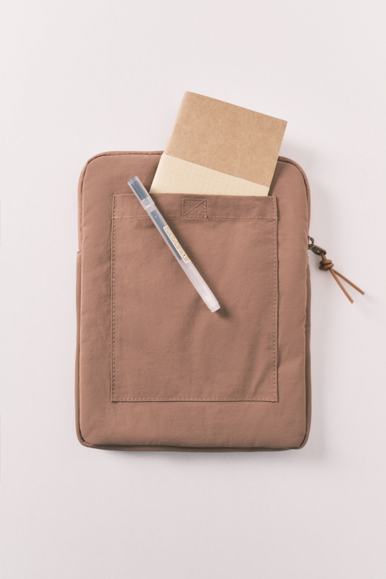 Women'secret Capa para tablet acolchoada com logo castanha