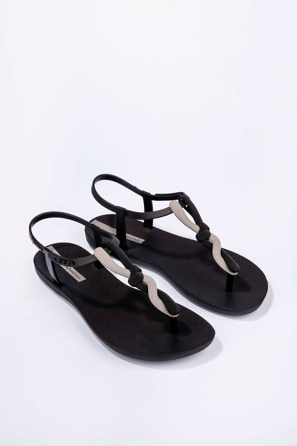 Ipanema Sand&aacute;lia com tira em T e n&oacute; preto