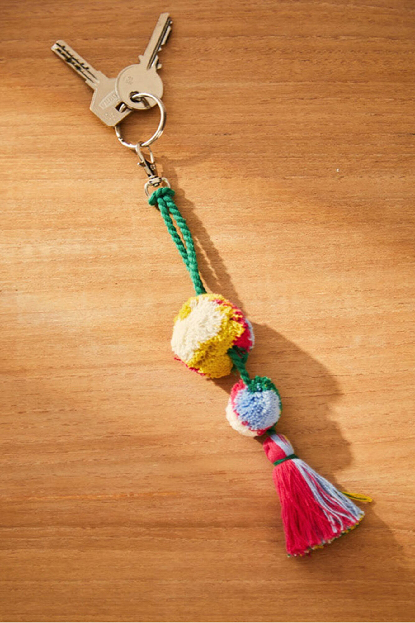 Calma House Llavero pompones fucsia Canicas