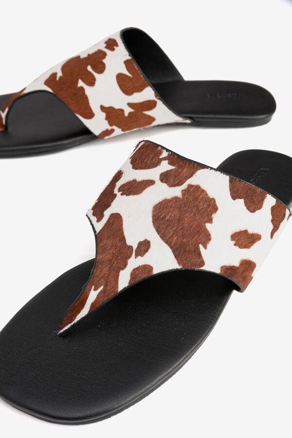 Vilanova Sand&aacute;lias estampado animal cru