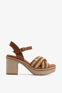 Popa Sand&aacute;lia cunha Melia em juta