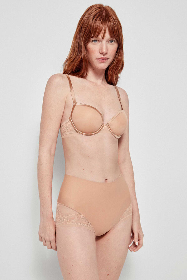 Gisela Braga alta sin costuras nude