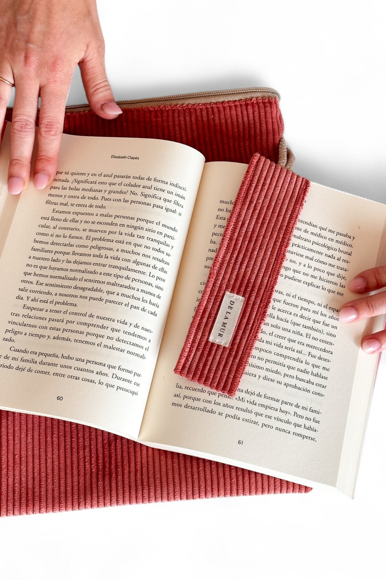 De La Mur Funda Libro Coral + Punto Libro Regalo